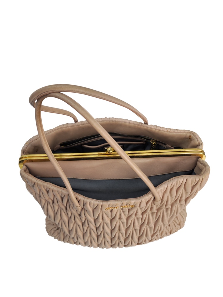 Miu Miu Borsa Tote in pelle goffrata Rosa - immagine 5