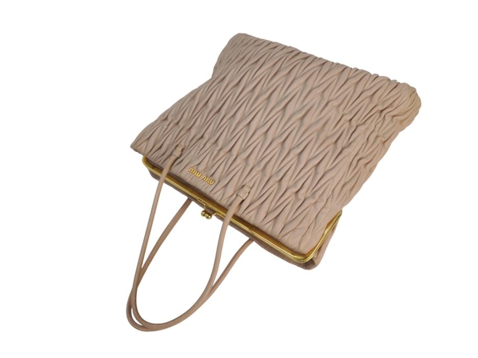 Miu Miu Borsa Tote in pelle goffrata Rosa - immagine 6