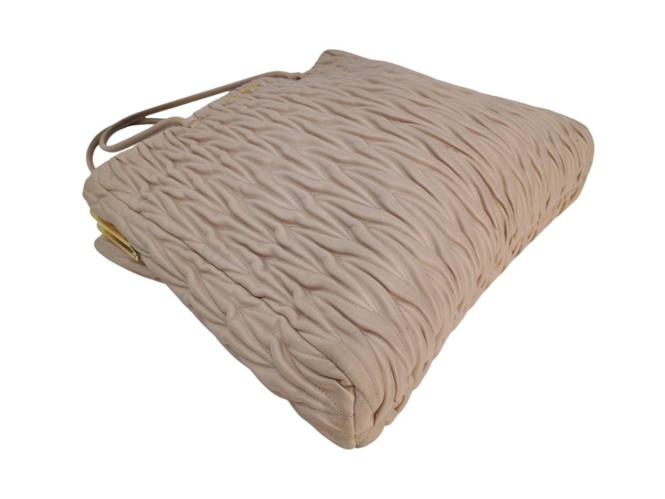 Miu Miu Borsa Tote in pelle goffrata Rosa - immagine 9