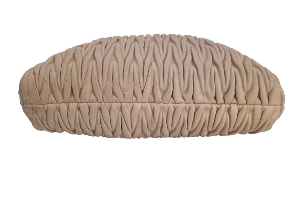 Miu Miu Borsa Tote in pelle goffrata Rosa - immagine 10