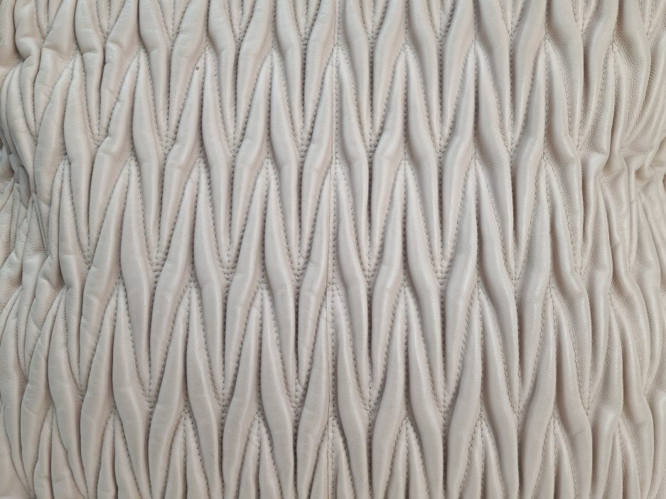 Miu Miu Borsa Tote in pelle goffrata Rosa - immagine 11