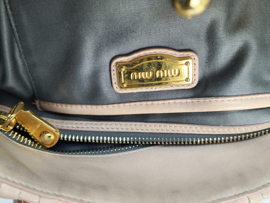 Miu Miu Borsa Tote in pelle goffrata Rosa - immagine 15