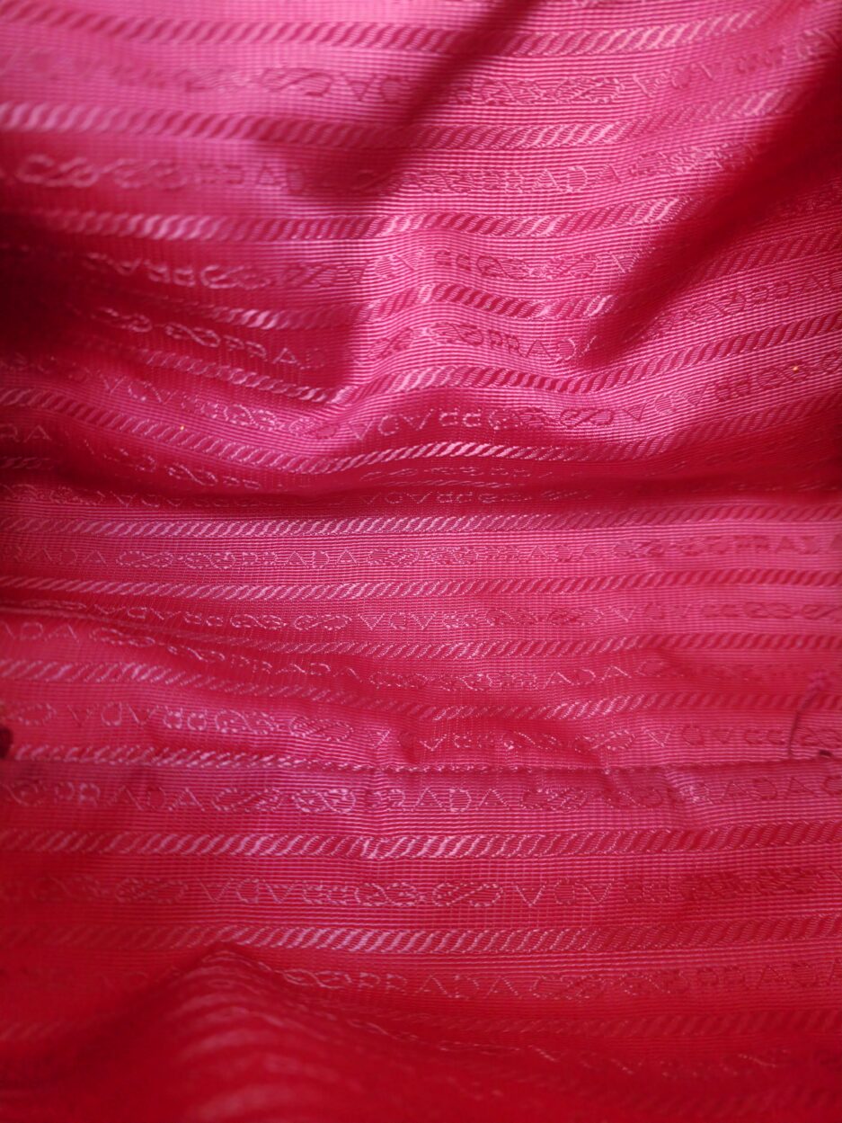 Prada borsa in nylon di colore fucsia - immagine 14