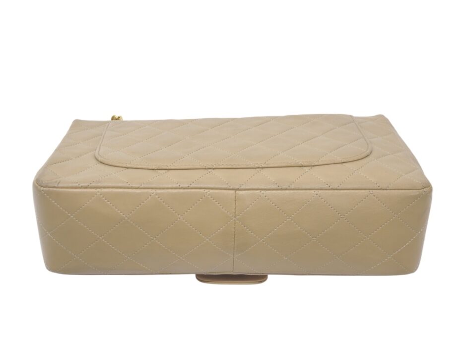 Chanel Timeless Classic Flap color biscotto - immagine 6