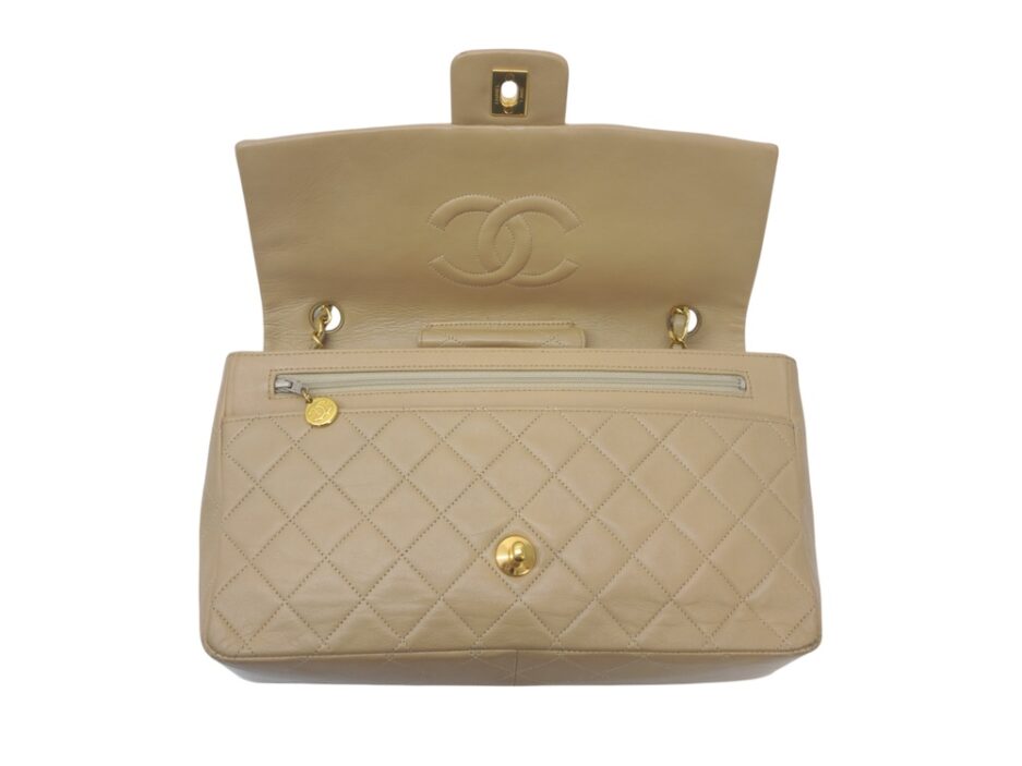 Chanel Timeless Classic Flap color biscotto - immagine 12