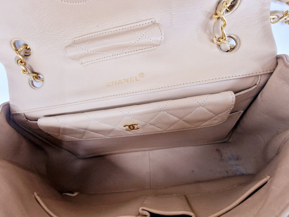 Chanel Timeless Classic Flap color biscotto - immagine 13