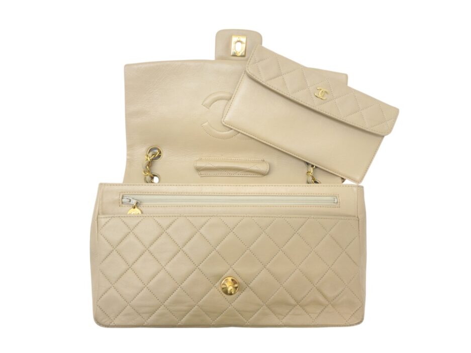 Chanel Timeless Classic Flap color biscotto - immagine 15