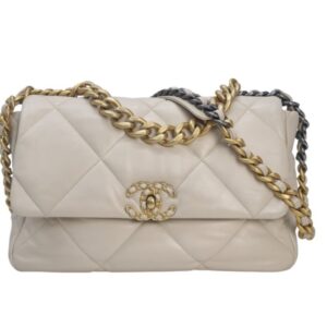 Chanel Borsa 19 Medium in Pelle Matelassè Ghiaccio