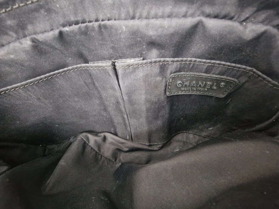 Chanel Choco Bar Sport in tela nera - immagine 14