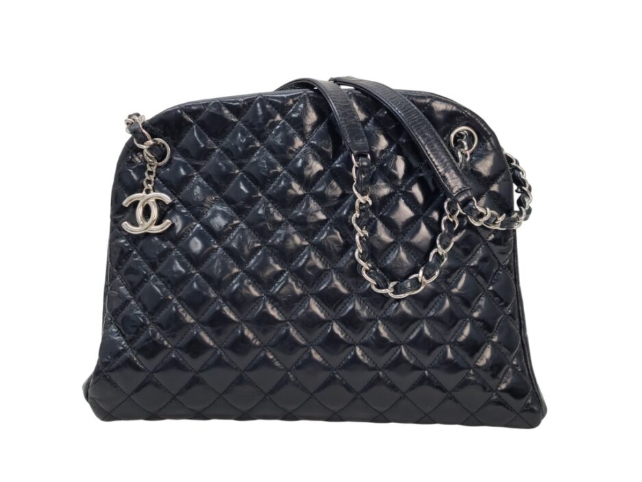 Chanel Mademoiselle in pelle verniciata