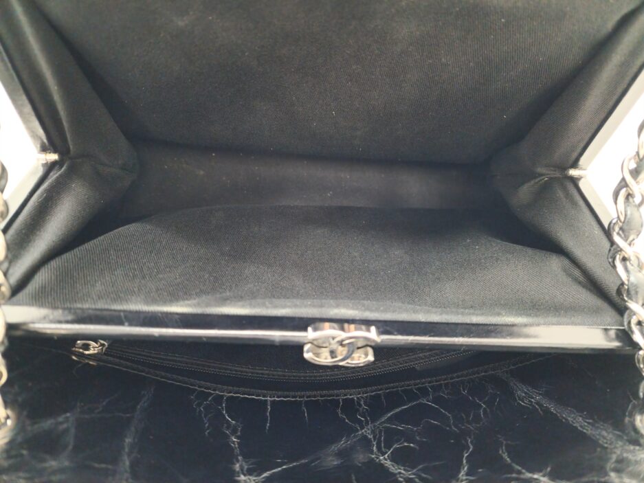 Chanel Mademoiselle in pelle verniciata - immagine 7