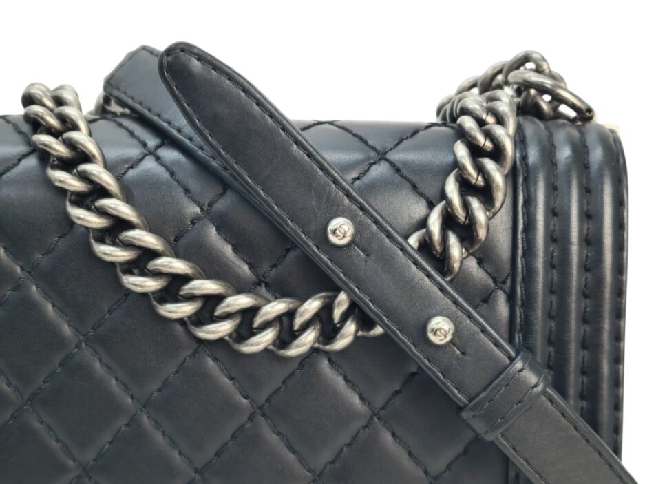 Chanel Borsa Boy Jumbo in Pelle Nera - immagine 17